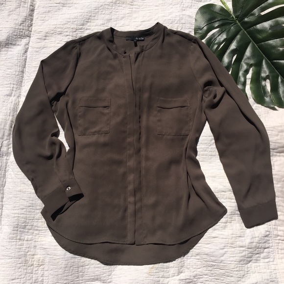 RO & DE | olive button-front top with pockets - Picture 3 of 8